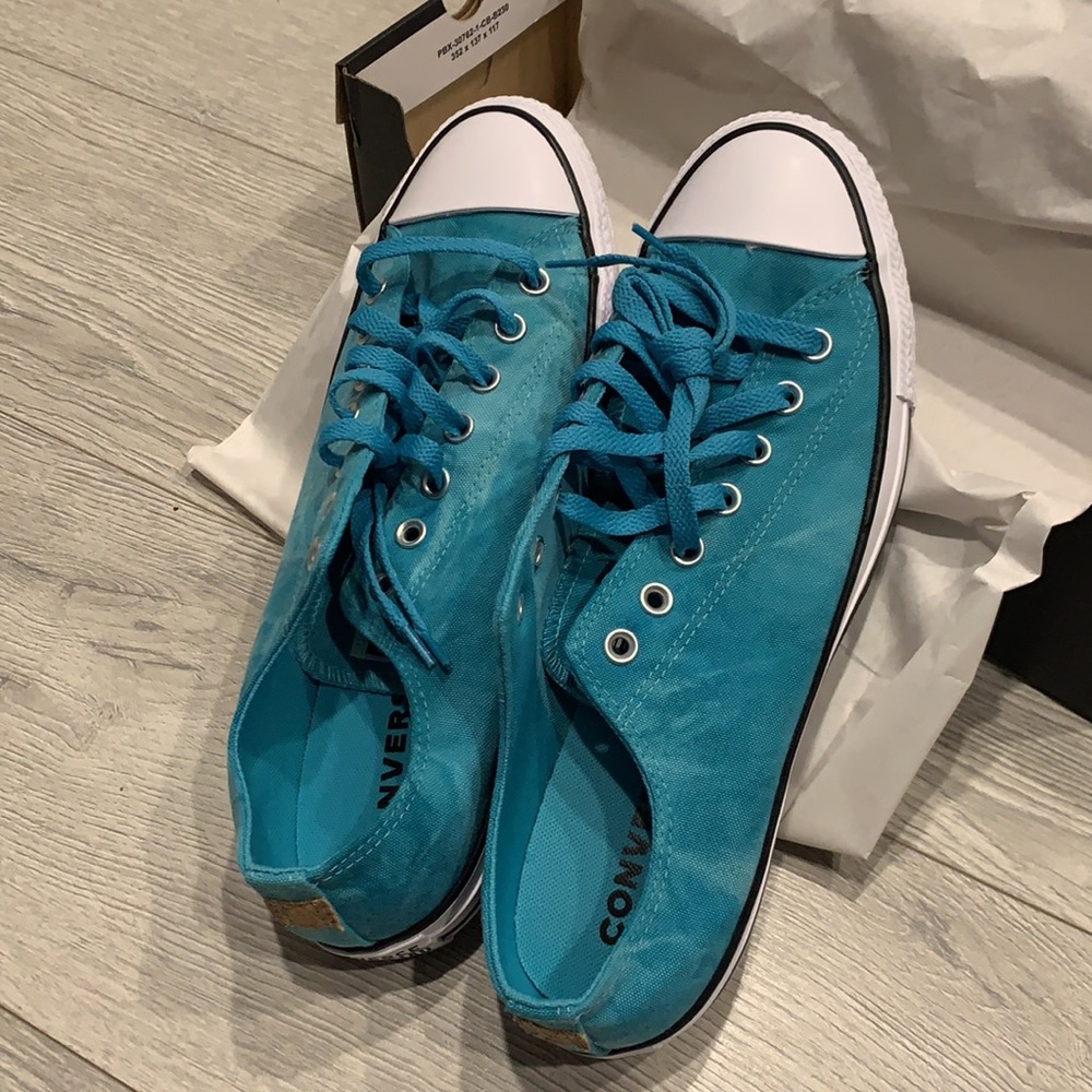 NWB Converse Blue Low Top Chuck Taylor’s Men’s Size 11